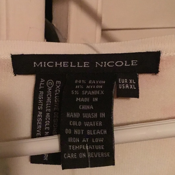 GREAT DEAL! New Floral Michelle Nicole Top XL - Picture 2 of 3